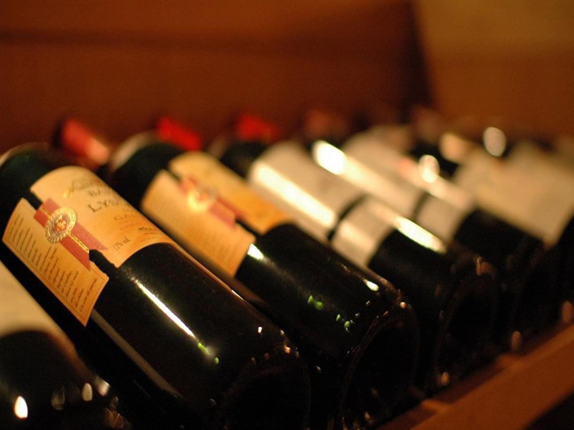 Shin Furano Prince Hotel 외부 사진 Wine bottles